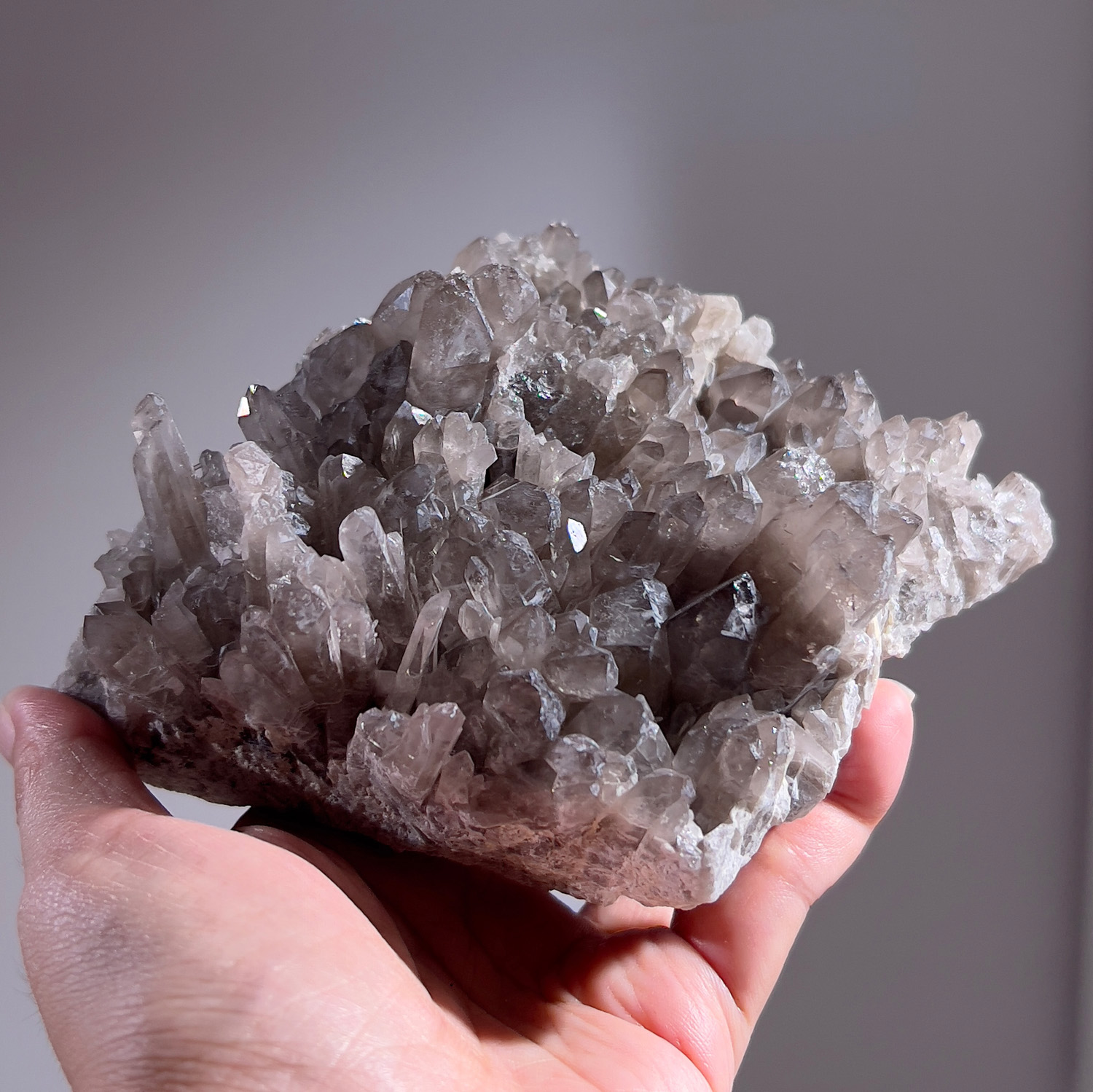 巴西煙晶大師水晶簇 #風水型 686g (259-4)