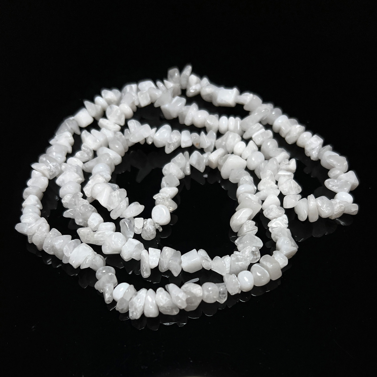 白色阿賽斯特萊精磨碎石串珠項鍊 (56g-25c-4)