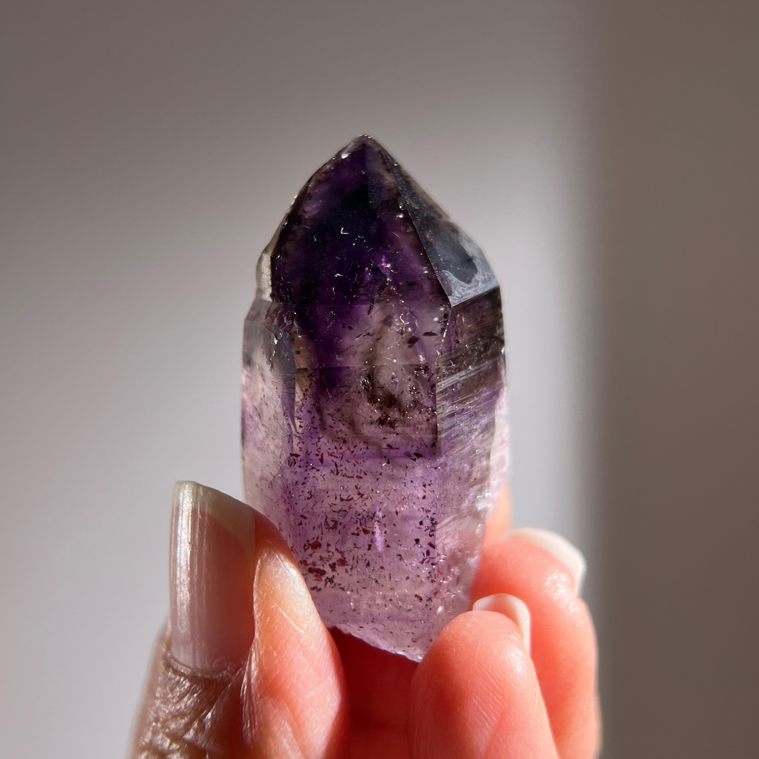 納米比亞-布蘭登堡葡萄紫水晶 #金草莓 21g (261-8)