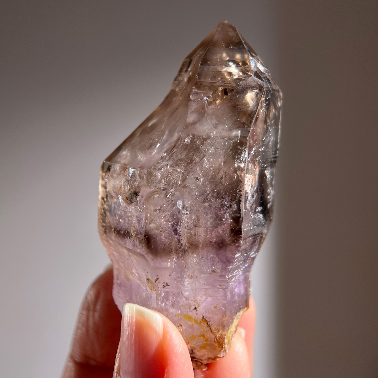 納米比亞布蘭登堡窗型骸骨煙紫晶 #刻滿資料庫記號 #倒三角 98g (261-11):圖片 4