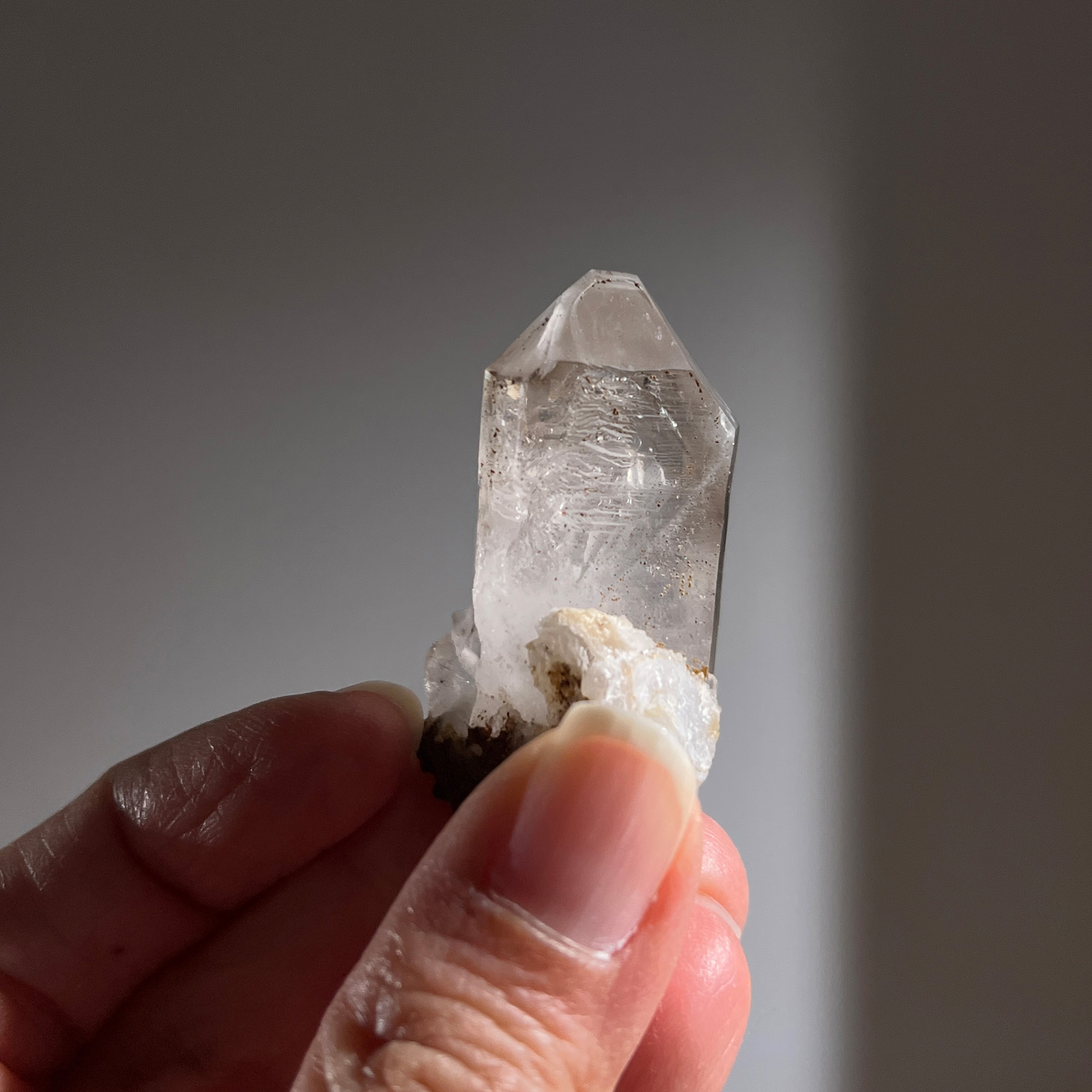 納米比亞-布蘭登堡窗型白泥骸骨煙晶 21g (261-5)