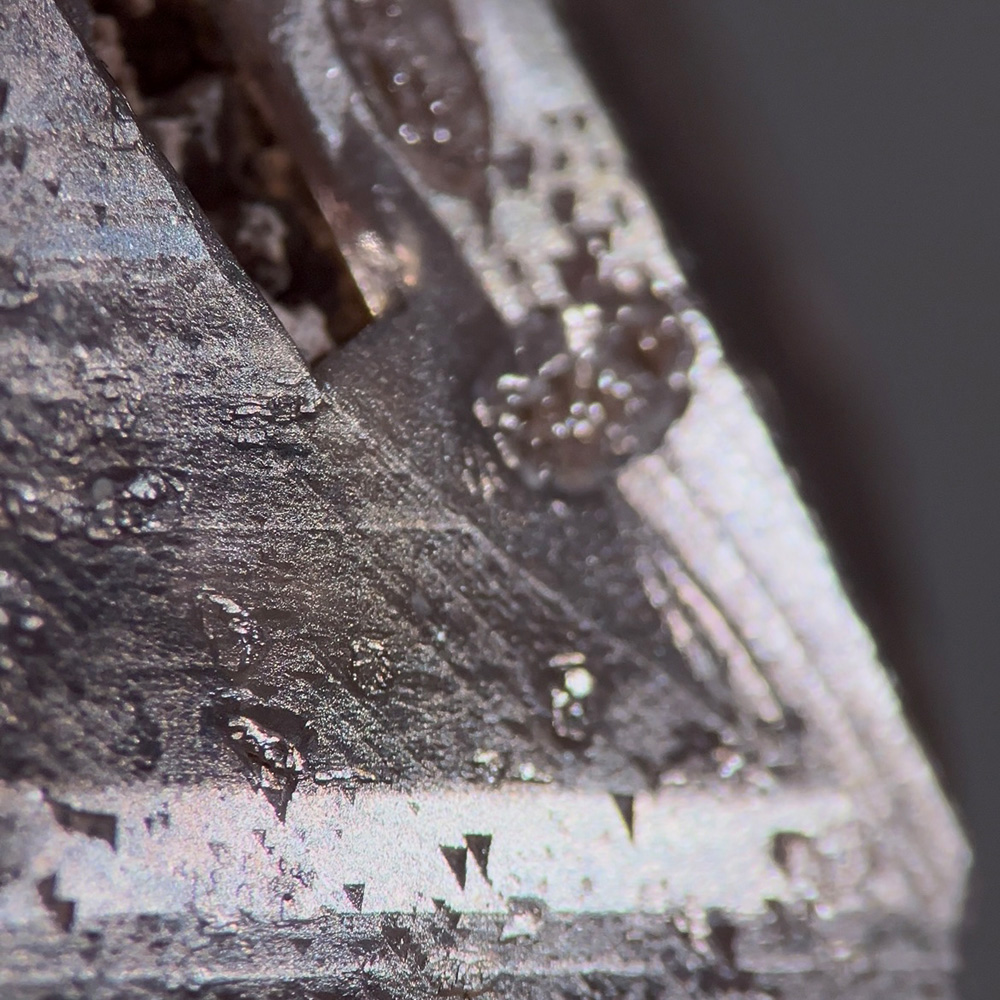 納米比亞布蘭登堡窗型骸骨煙紫晶 #刻滿資料庫記號 #倒三角 98g (261-11):圖片 7