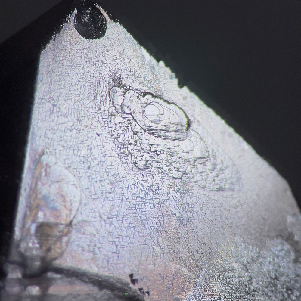 納米比亞布蘭登堡窗型骸骨煙紫晶 #刻滿資料庫記號 #倒三角 98g (261-11):圖片 3